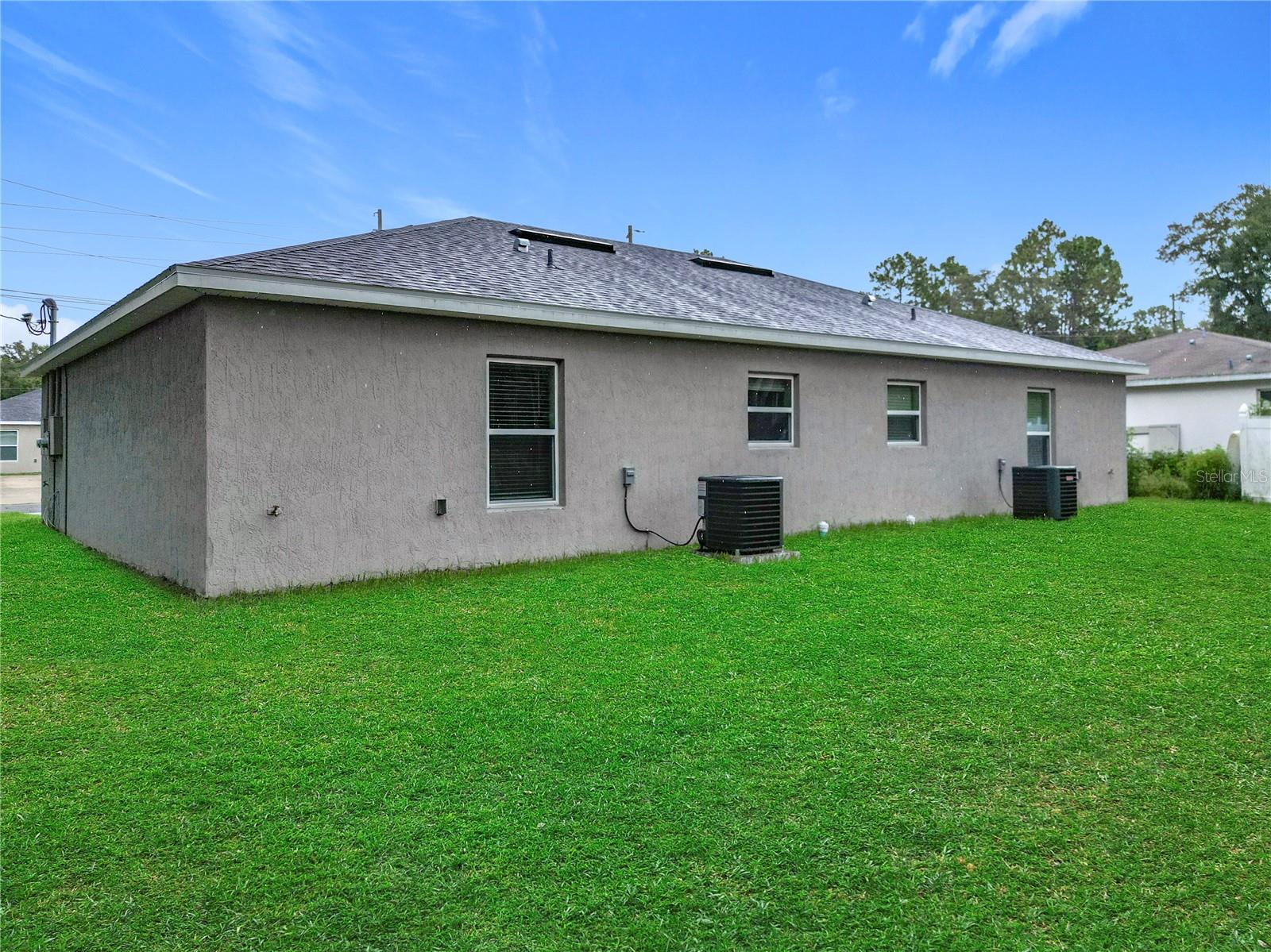 Listing photo id 11 for 9030- 9032 Travis Drive