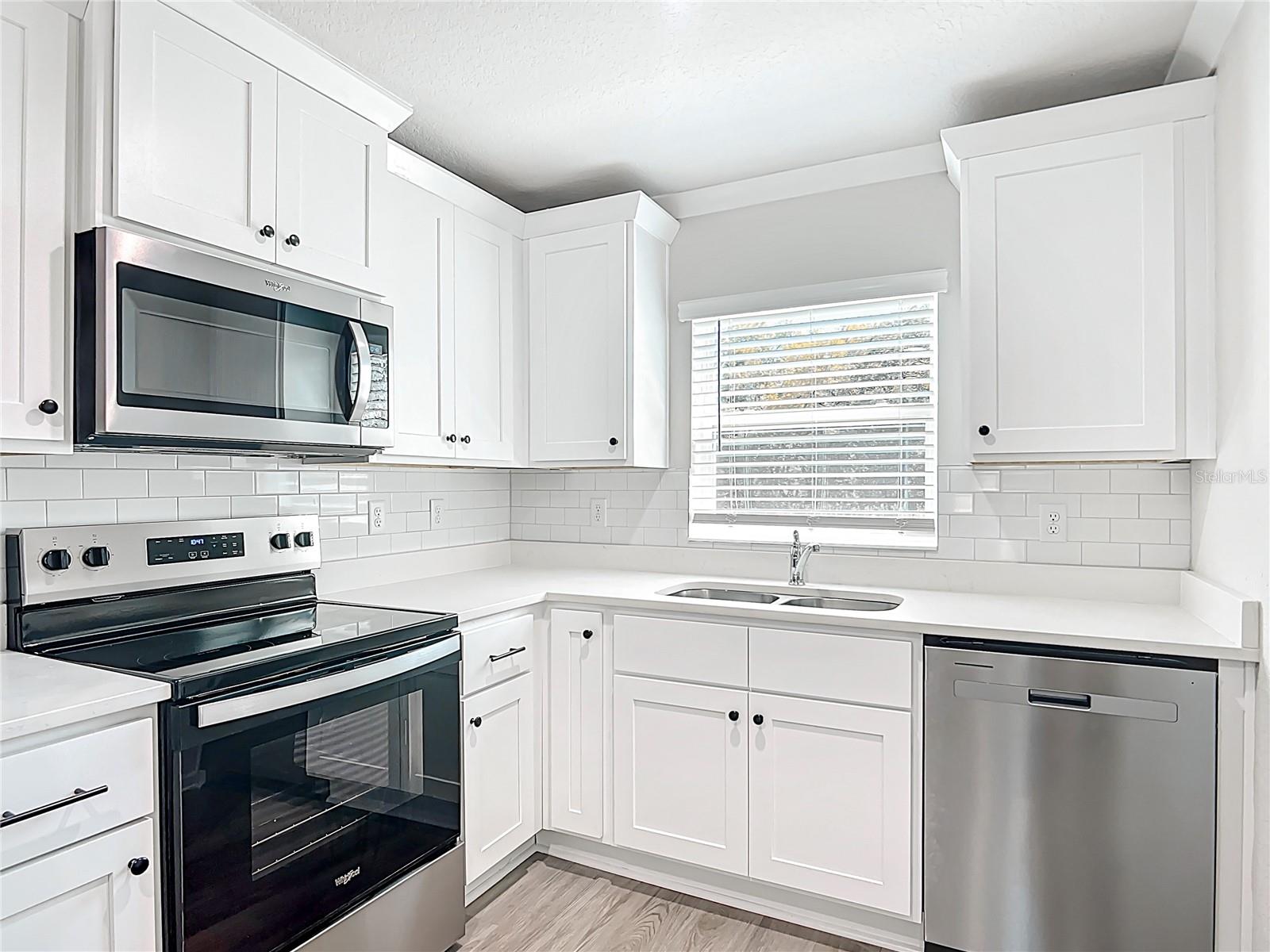 Listing photo id 2 for 9030- 9032 Travis Drive