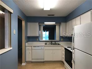 Listing photo id 2 for 2445 18 Circle