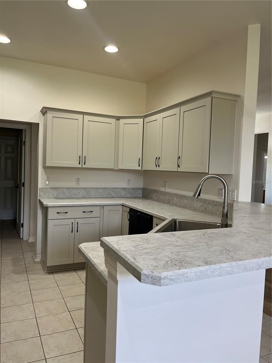 Image 5 of 40 For 8701 83rd Circle