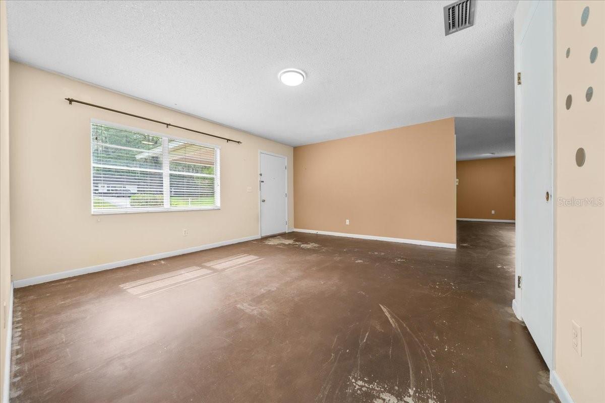 Listing photo id 8 for 1928 14th Avenue