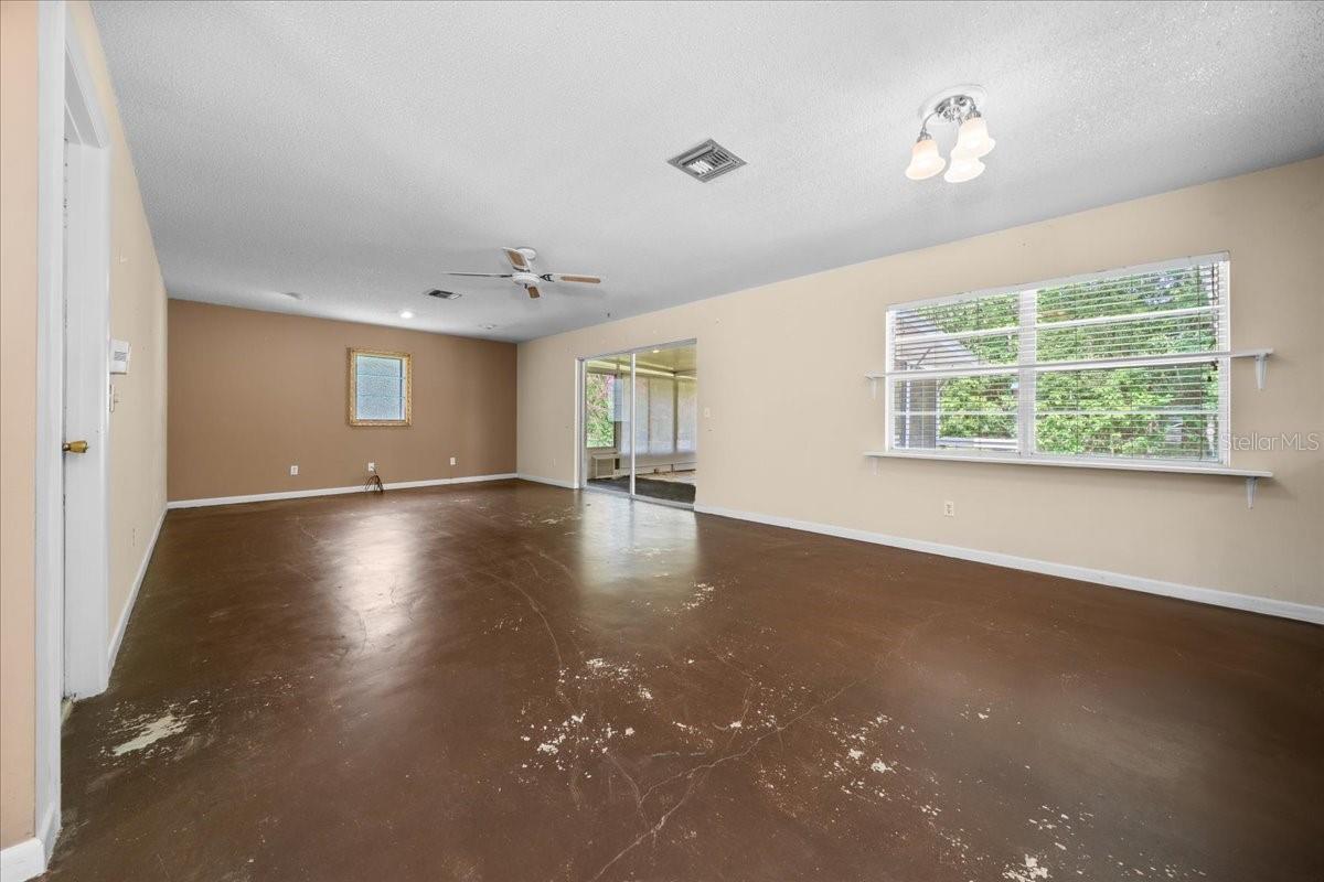Listing photo id 10 for 1928 14th Avenue