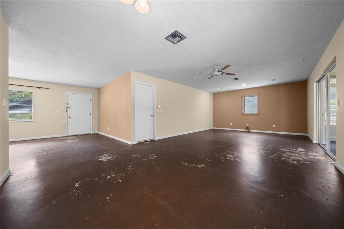 Listing photo id 11 for 1928 14th Avenue
