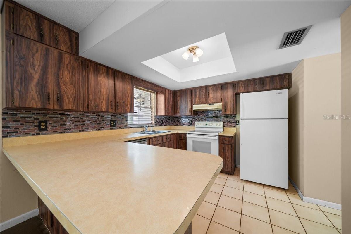 Listing photo id 14 for 1928 14th Avenue