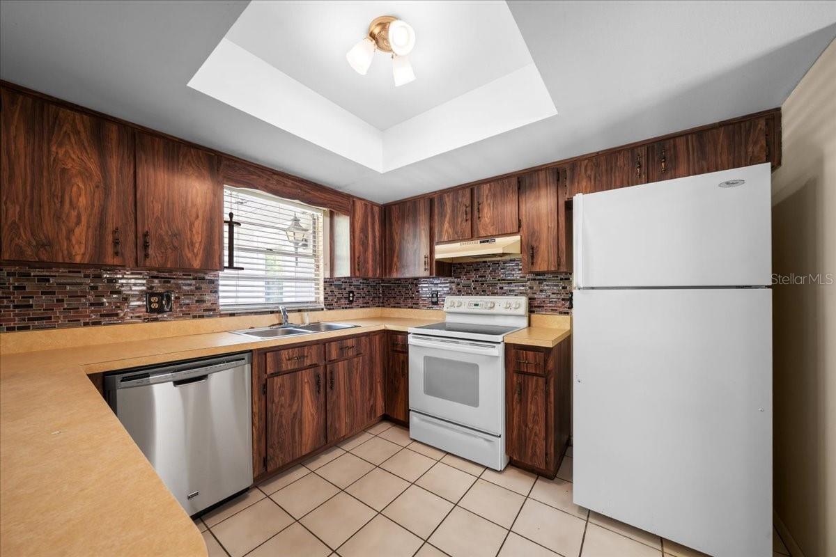 Listing photo id 15 for 1928 14th Avenue