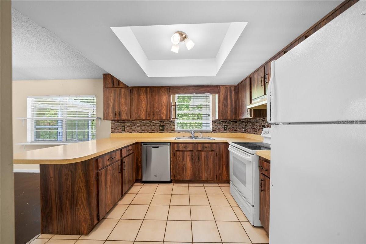 Listing photo id 16 for 1928 14th Avenue