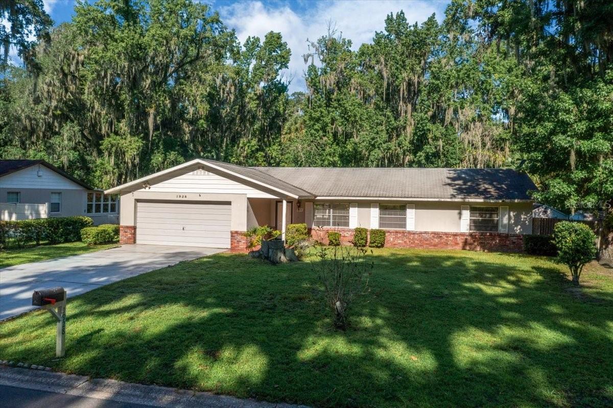 Listing photo id 0 for 1928 14th Avenue