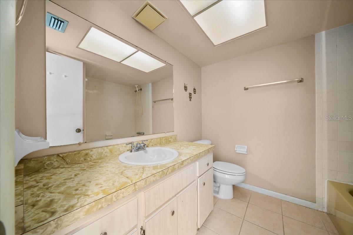 Listing photo id 21 for 1928 14th Avenue