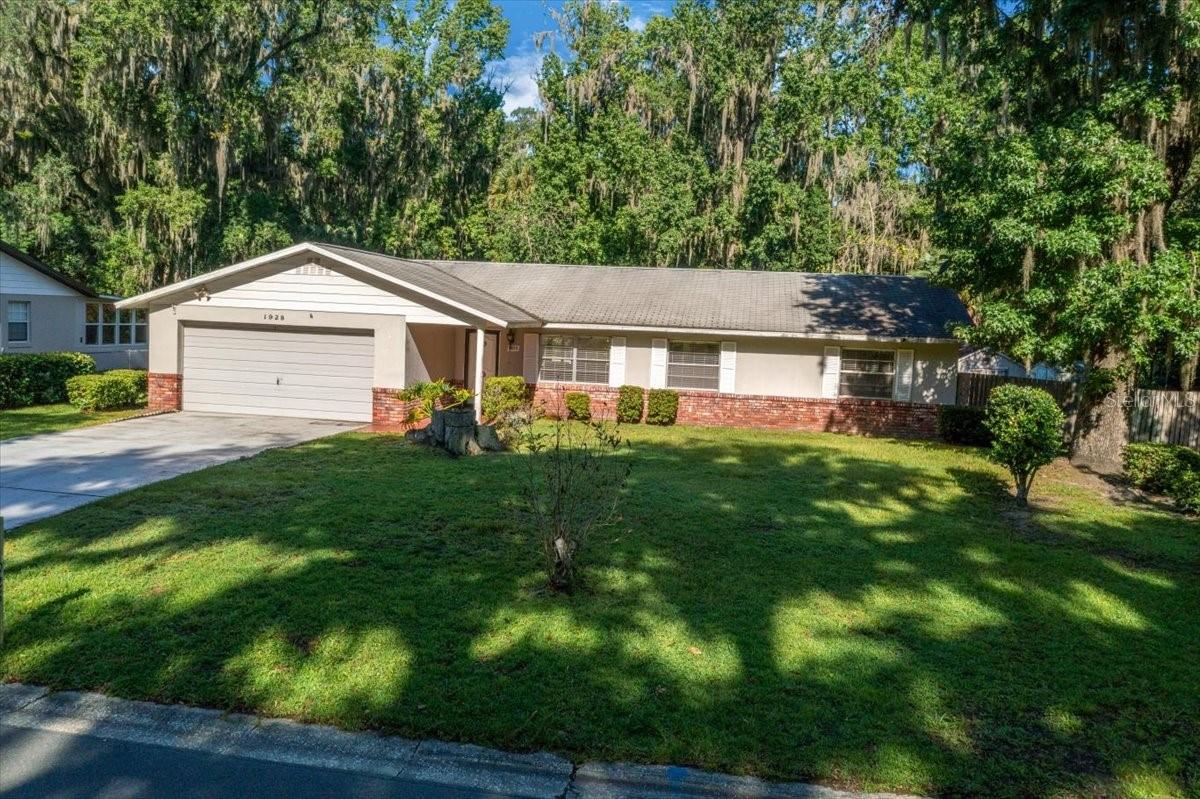 Listing photo id 1 for 1928 14th Avenue