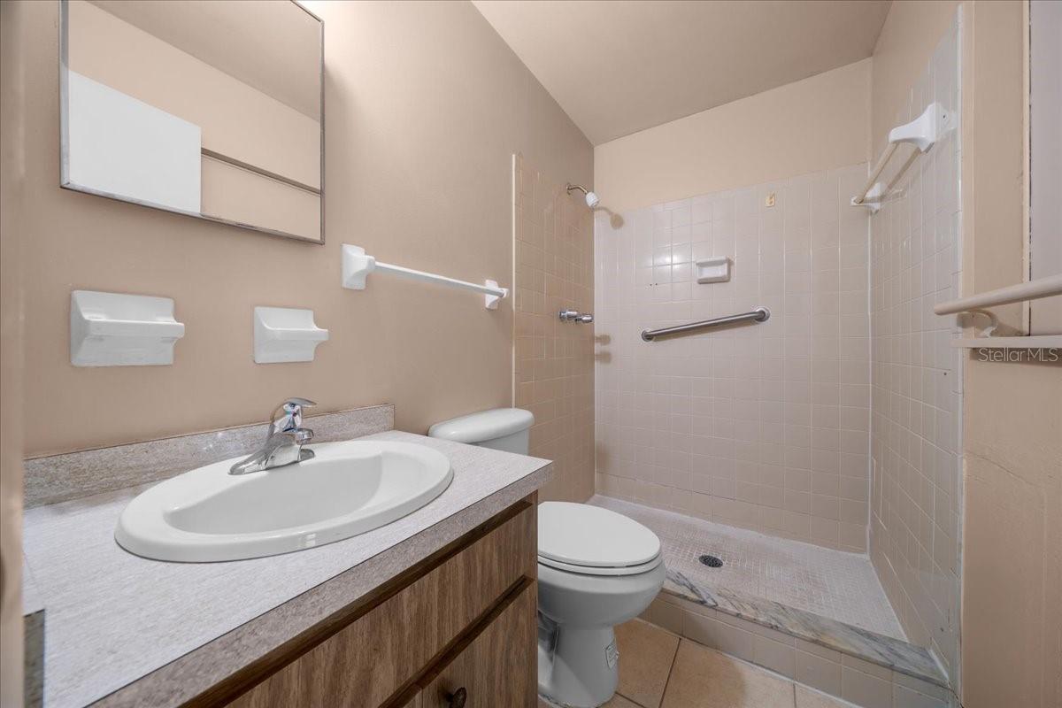 Listing photo id 31 for 1928 14th Avenue