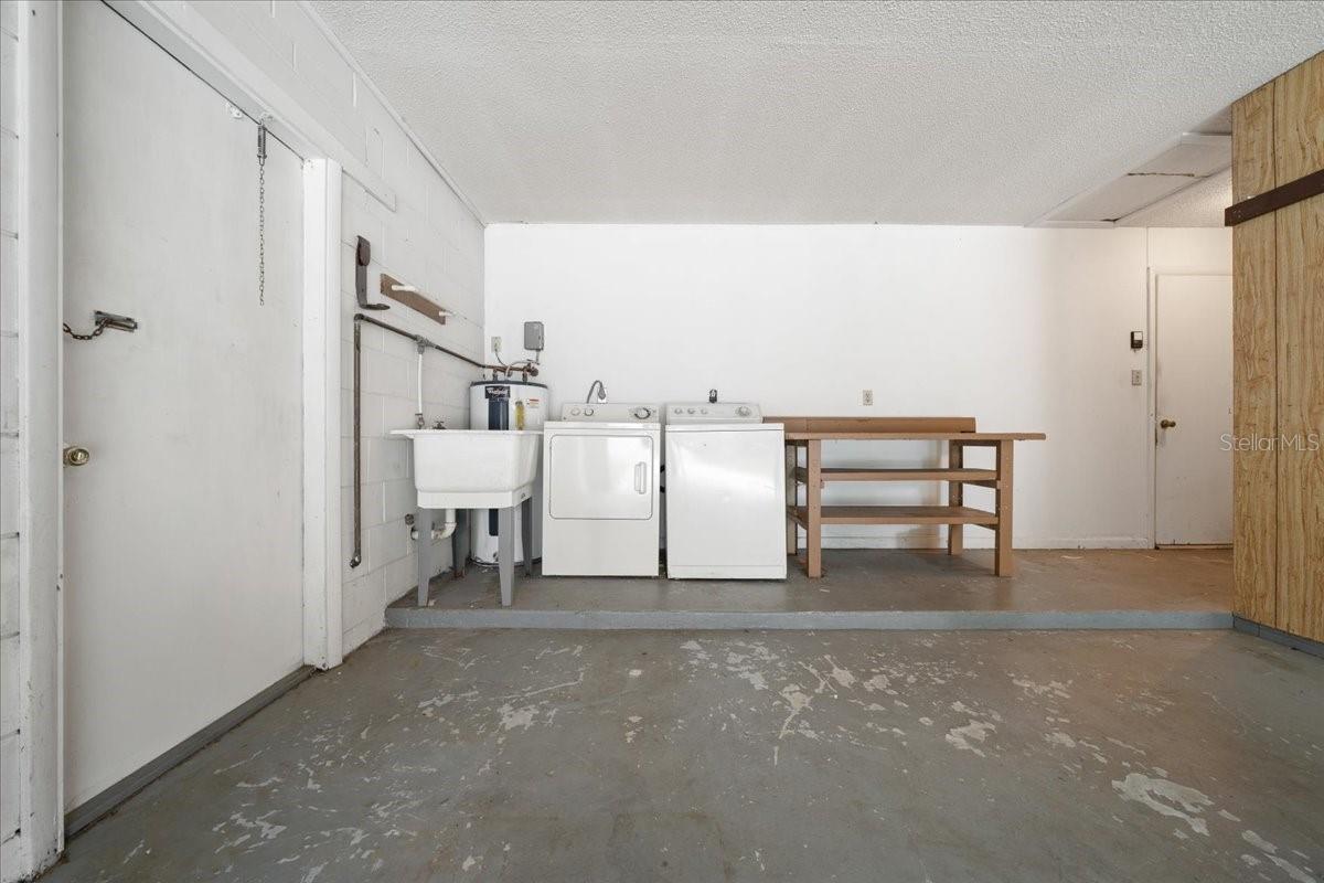 Listing photo id 38 for 1928 14th Avenue
