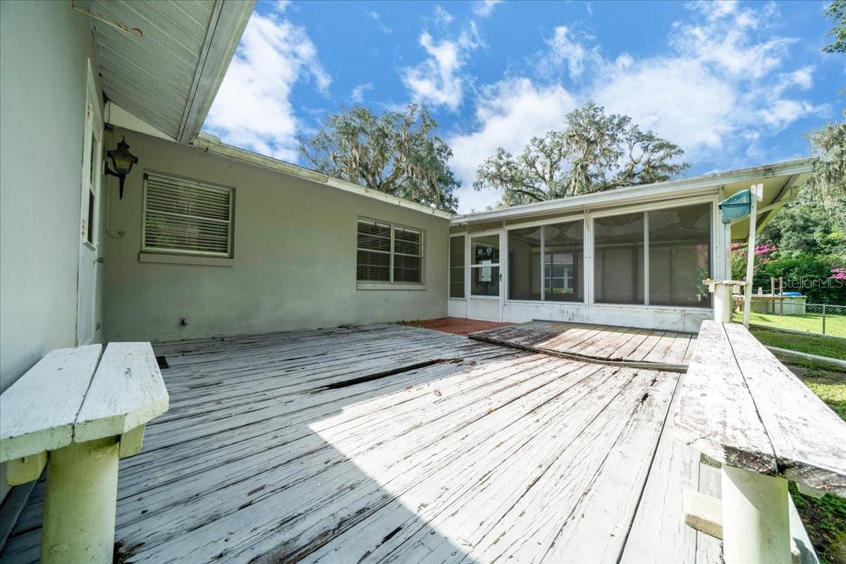 Listing photo id 42 for 1928 14th Avenue