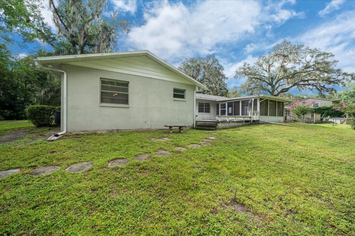 Listing photo id 45 for 1928 14th Avenue