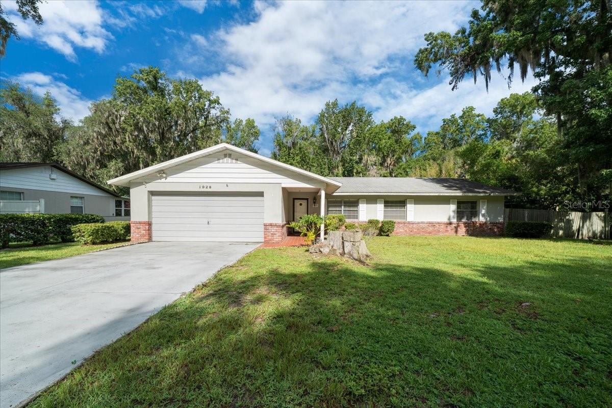 Listing photo id 5 for 1928 14th Avenue
