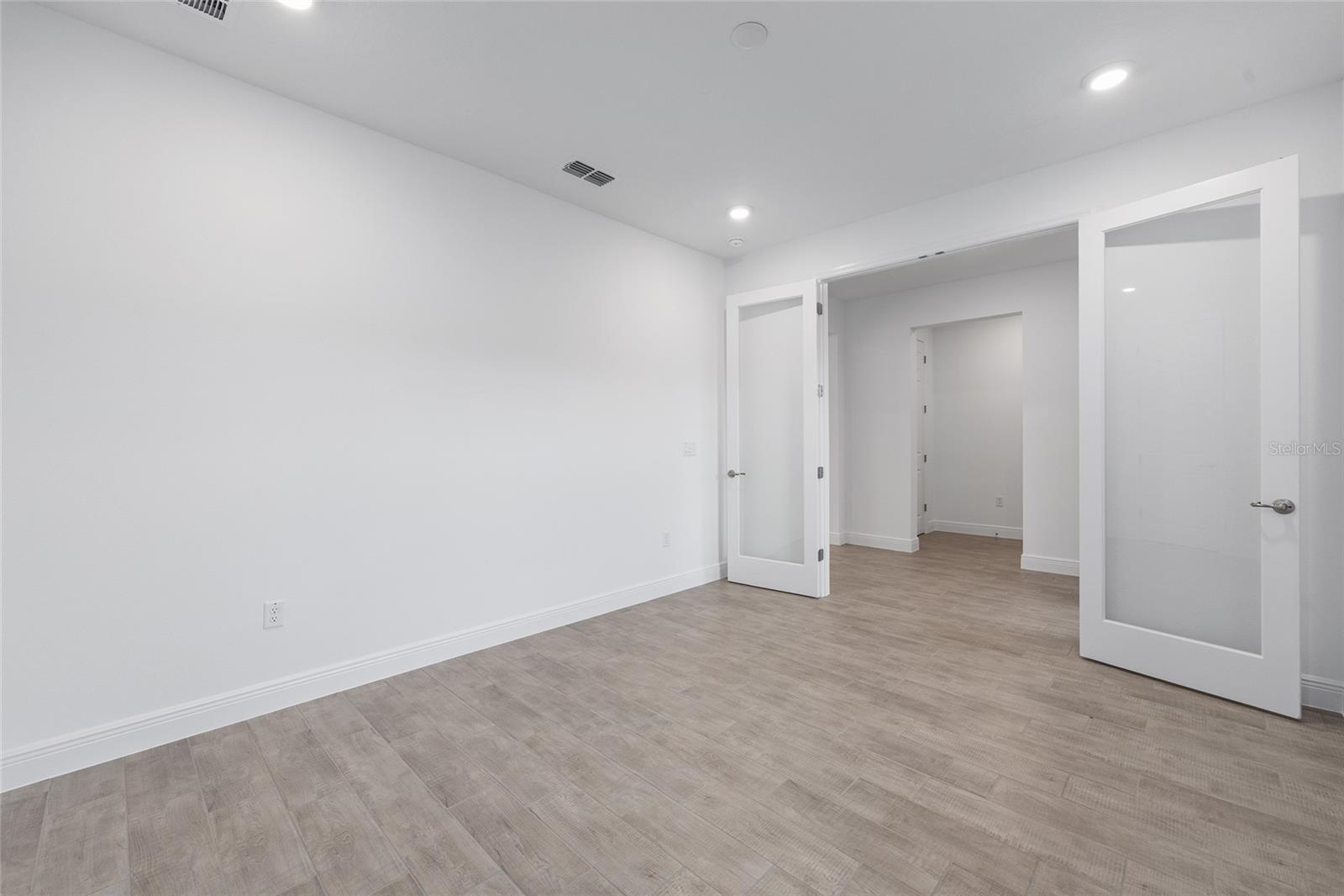 Image 11 of 42 For 10880 101st Loop