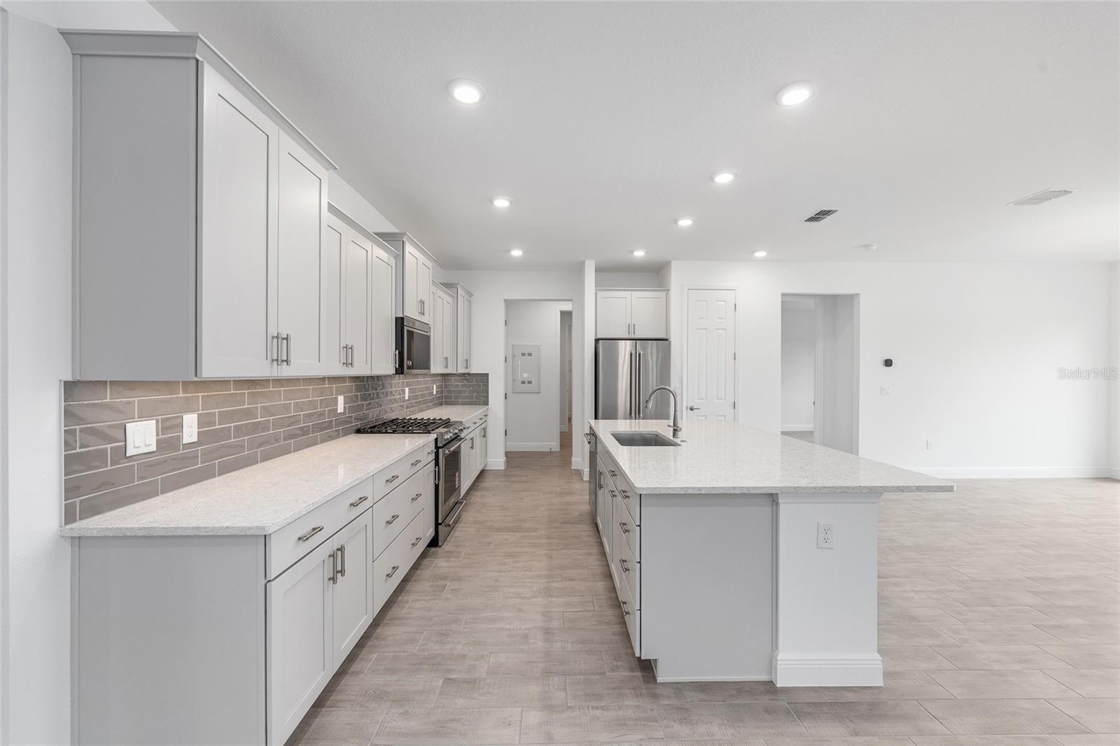 Image 20 of 42 For 10880 101st Loop