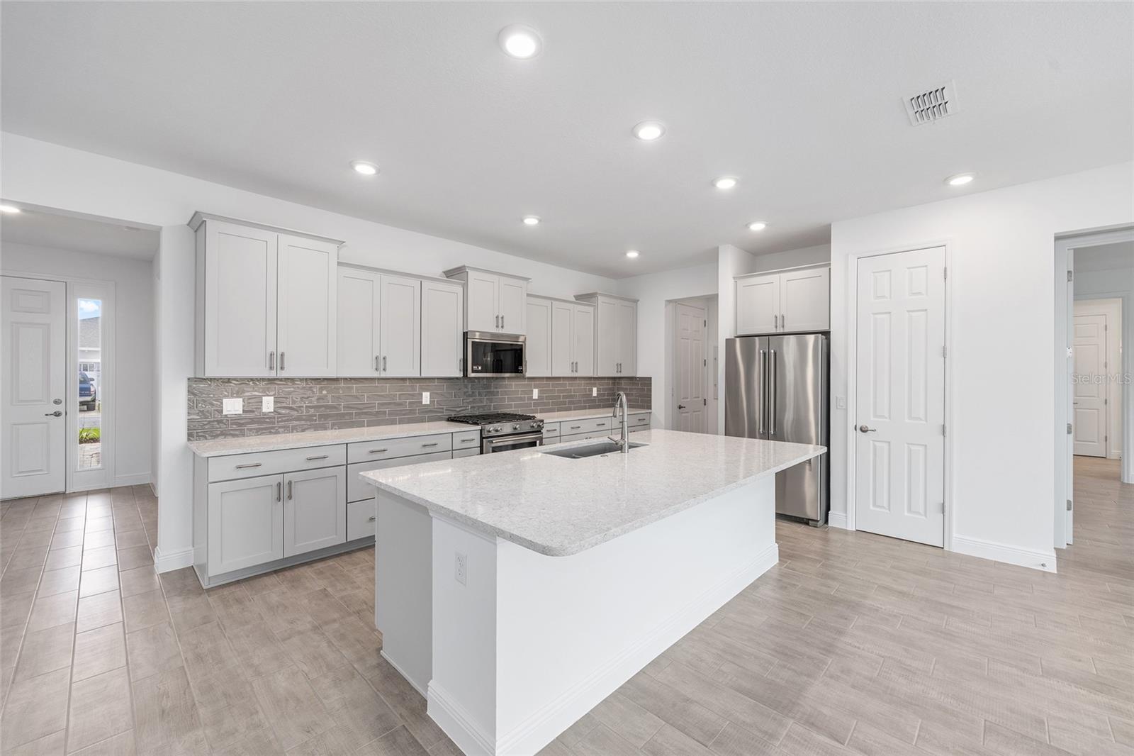 Image 21 of 42 For 10880 101st Loop