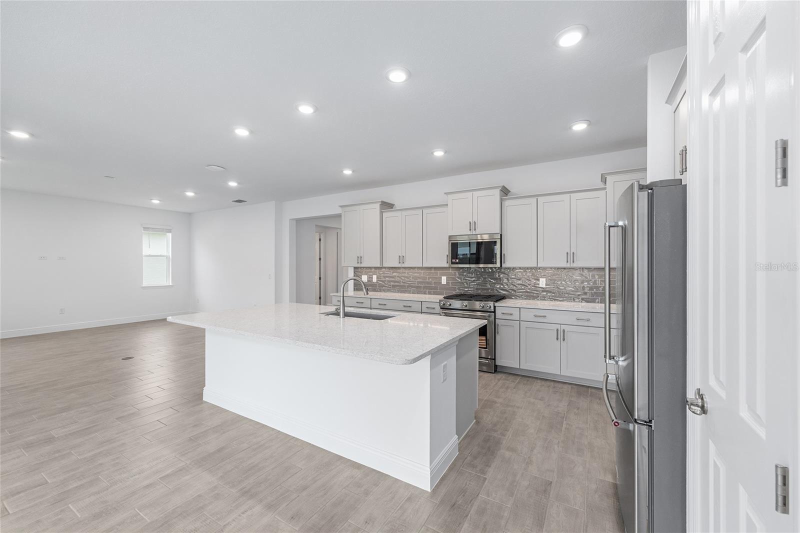 Image 23 of 42 For 10880 101st Loop