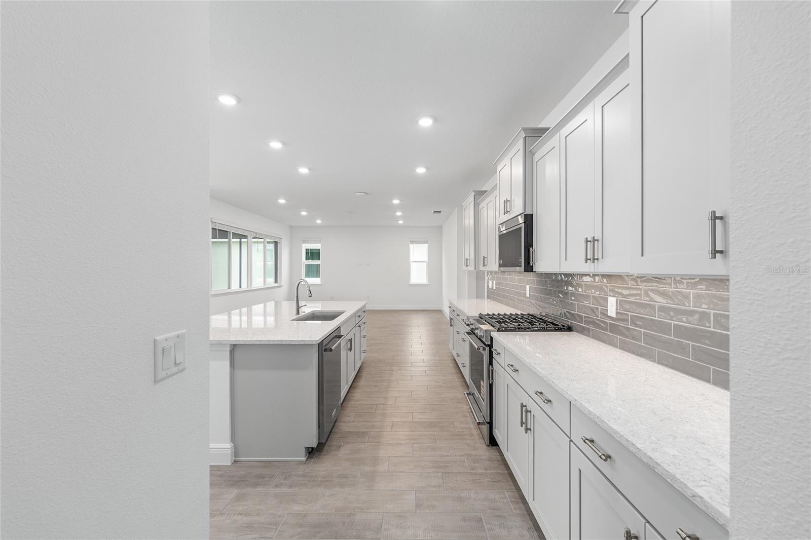 Image 24 of 42 For 10880 101st Loop