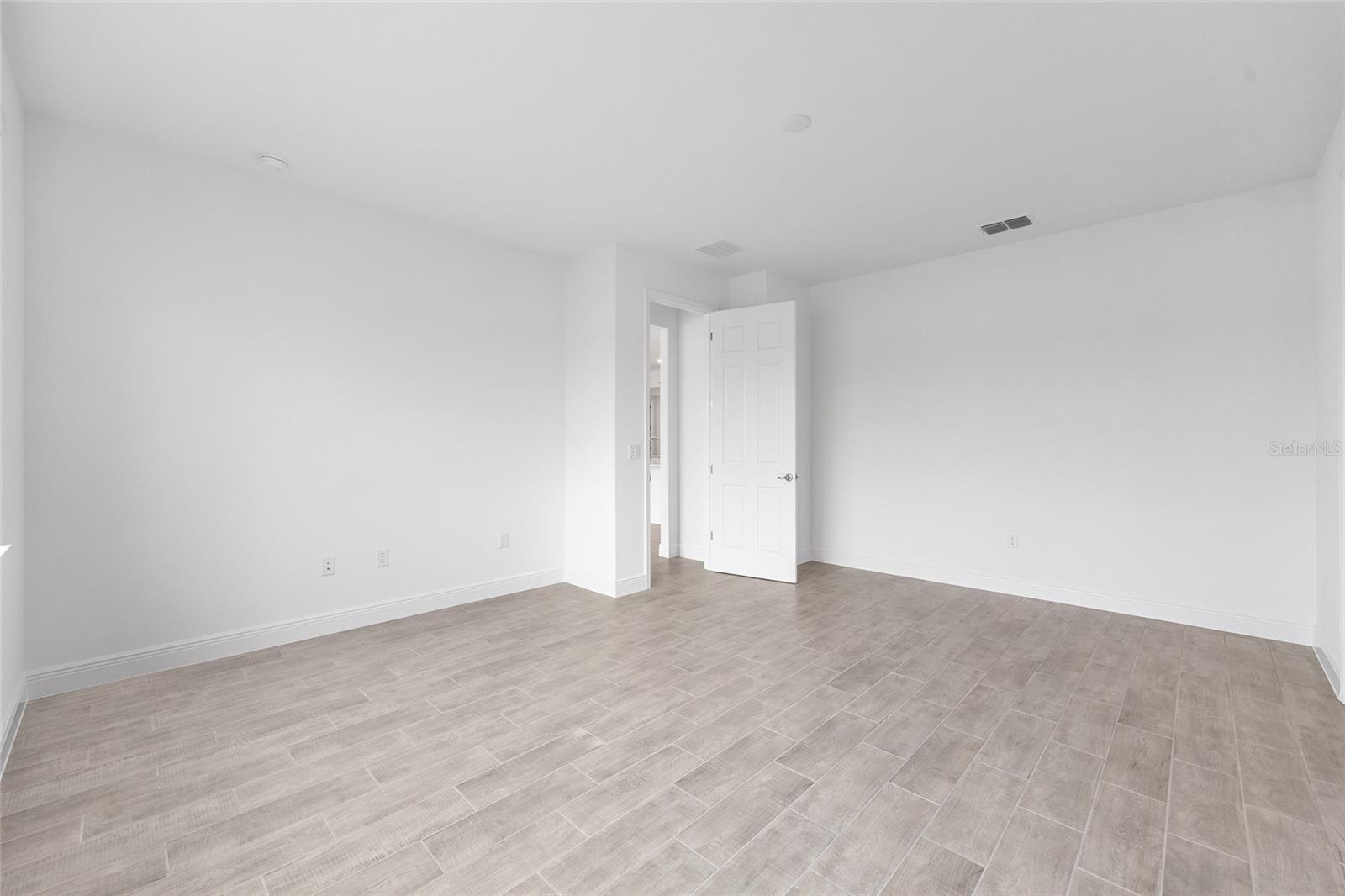 Image 29 of 42 For 10880 101st Loop