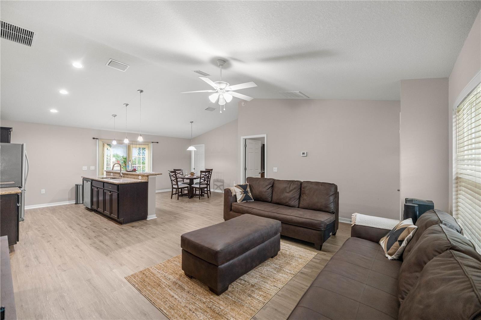 Image 4 of 28 For 10 Pecan Lane