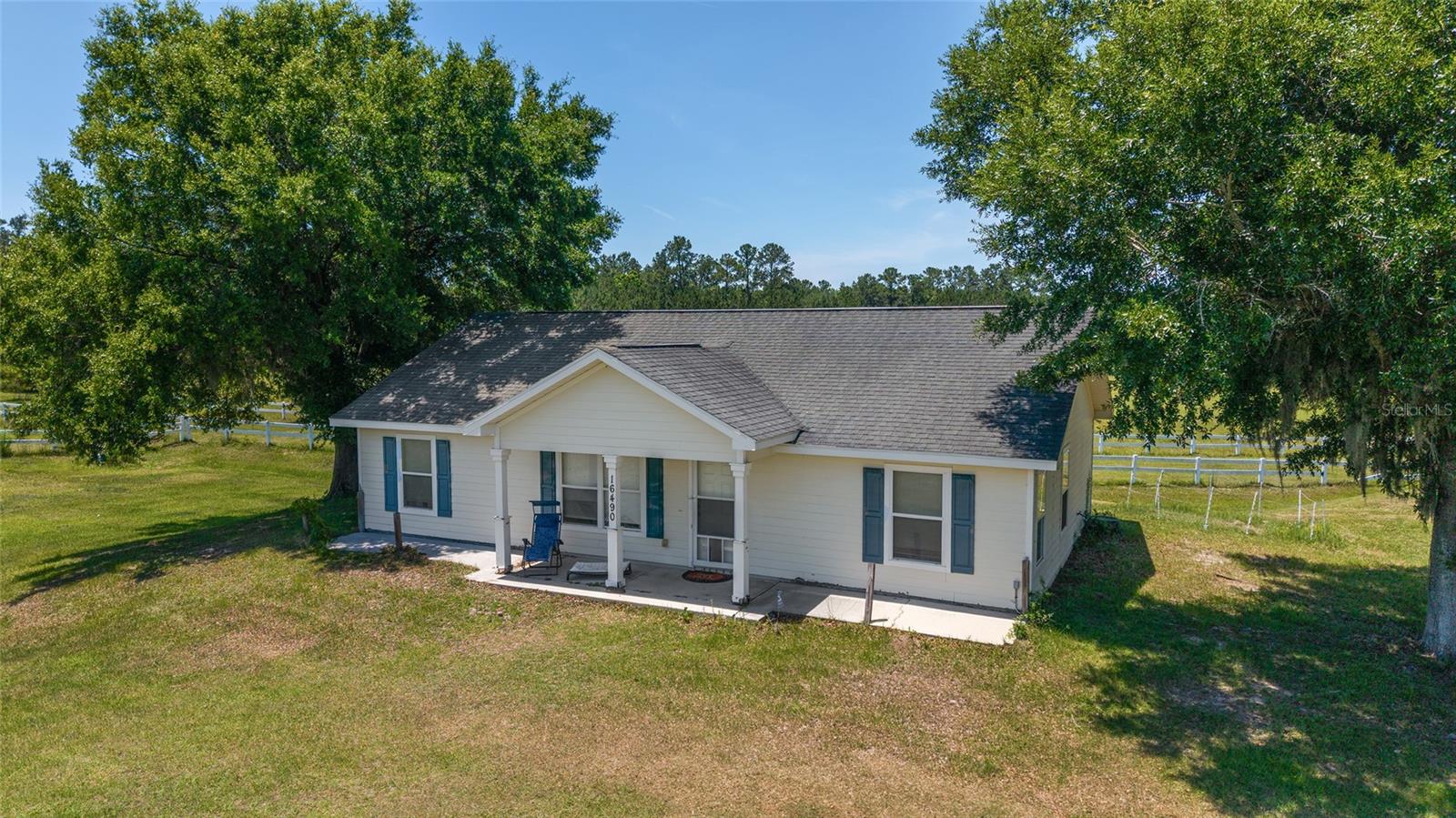Image 4 of 24 For 16490 122 Terrace