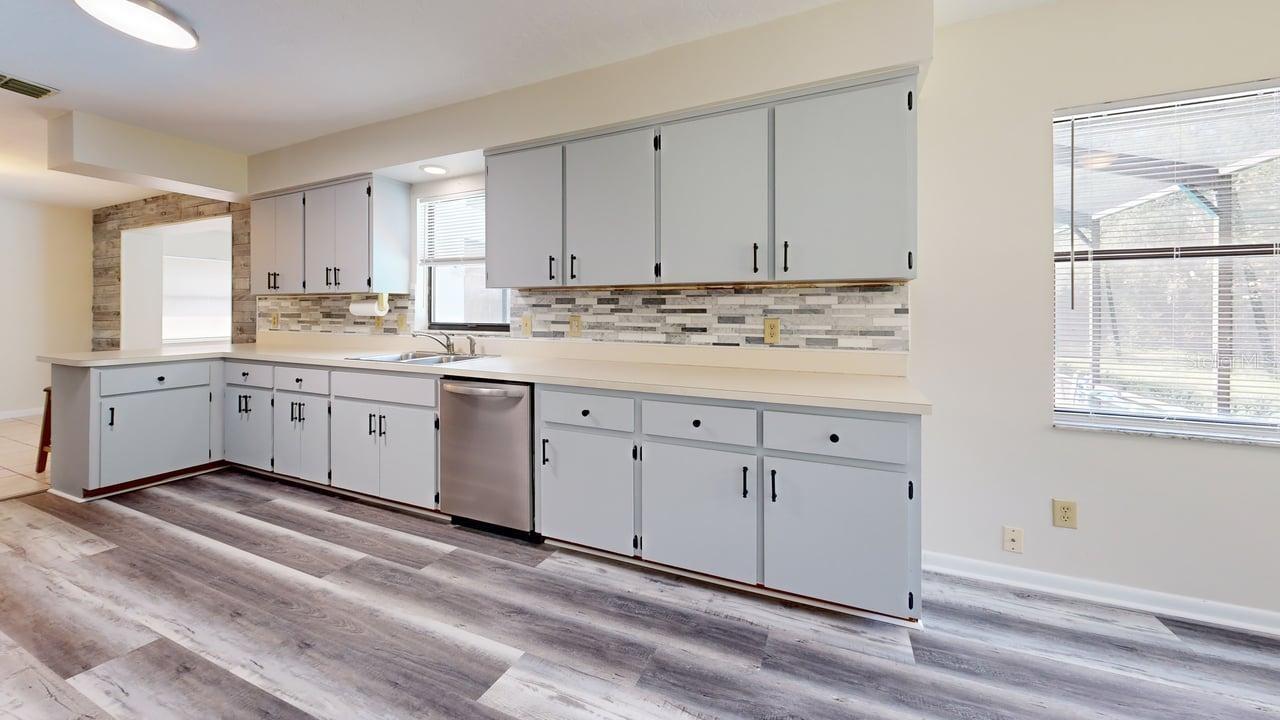 Listing photo id 8 for 125 Seymeria Drive