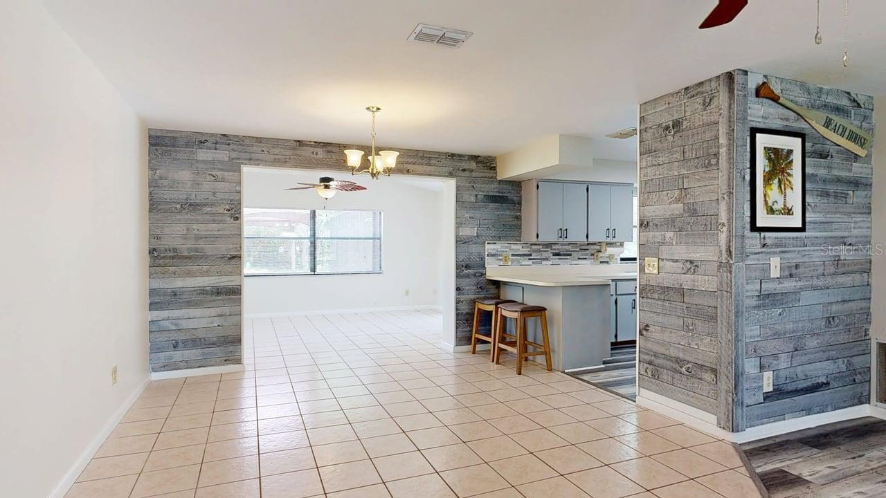 Listing photo id 11 for 125 Seymeria Drive