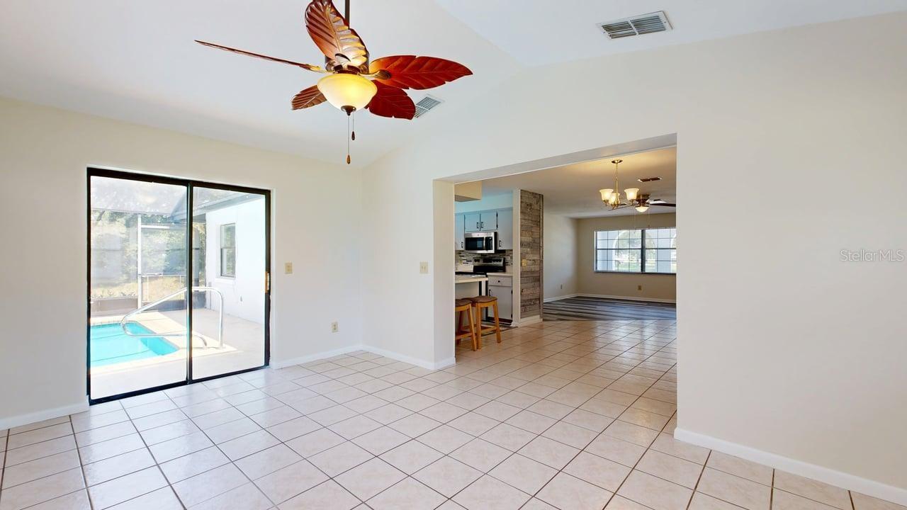 Listing photo id 12 for 125 Seymeria Drive