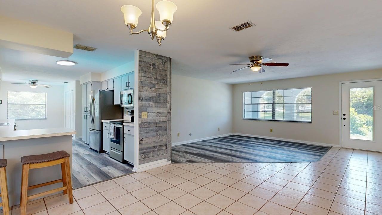 Listing photo id 5 for 125 Seymeria Drive