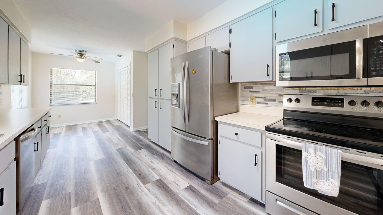Listing photo id 6 for 125 Seymeria Drive
