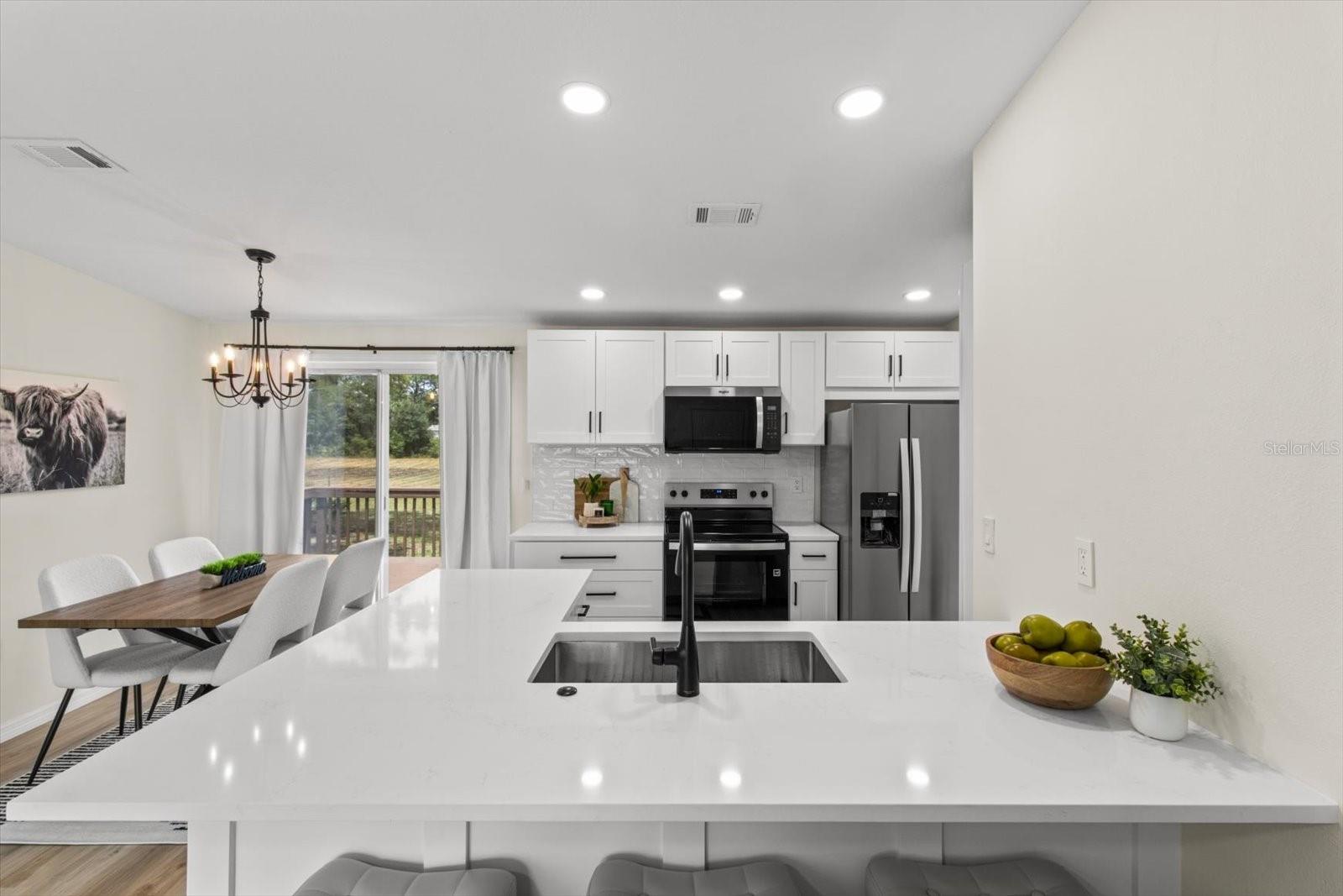 Listing photo id 12 for 4319 Elm Drive