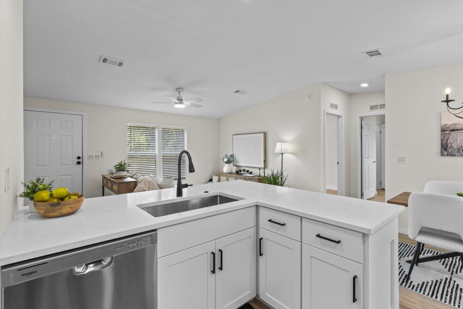 Listing photo id 14 for 4319 Elm Drive