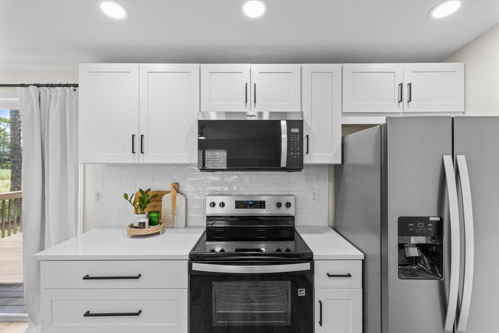 Listing photo id 15 for 4319 Elm Drive