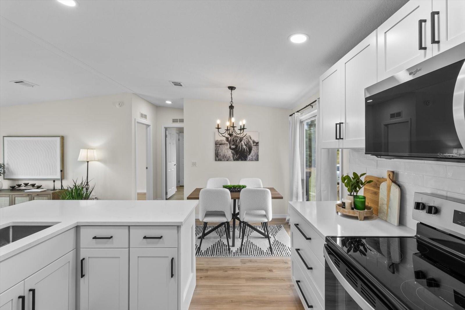 Listing photo id 16 for 4319 Elm Drive