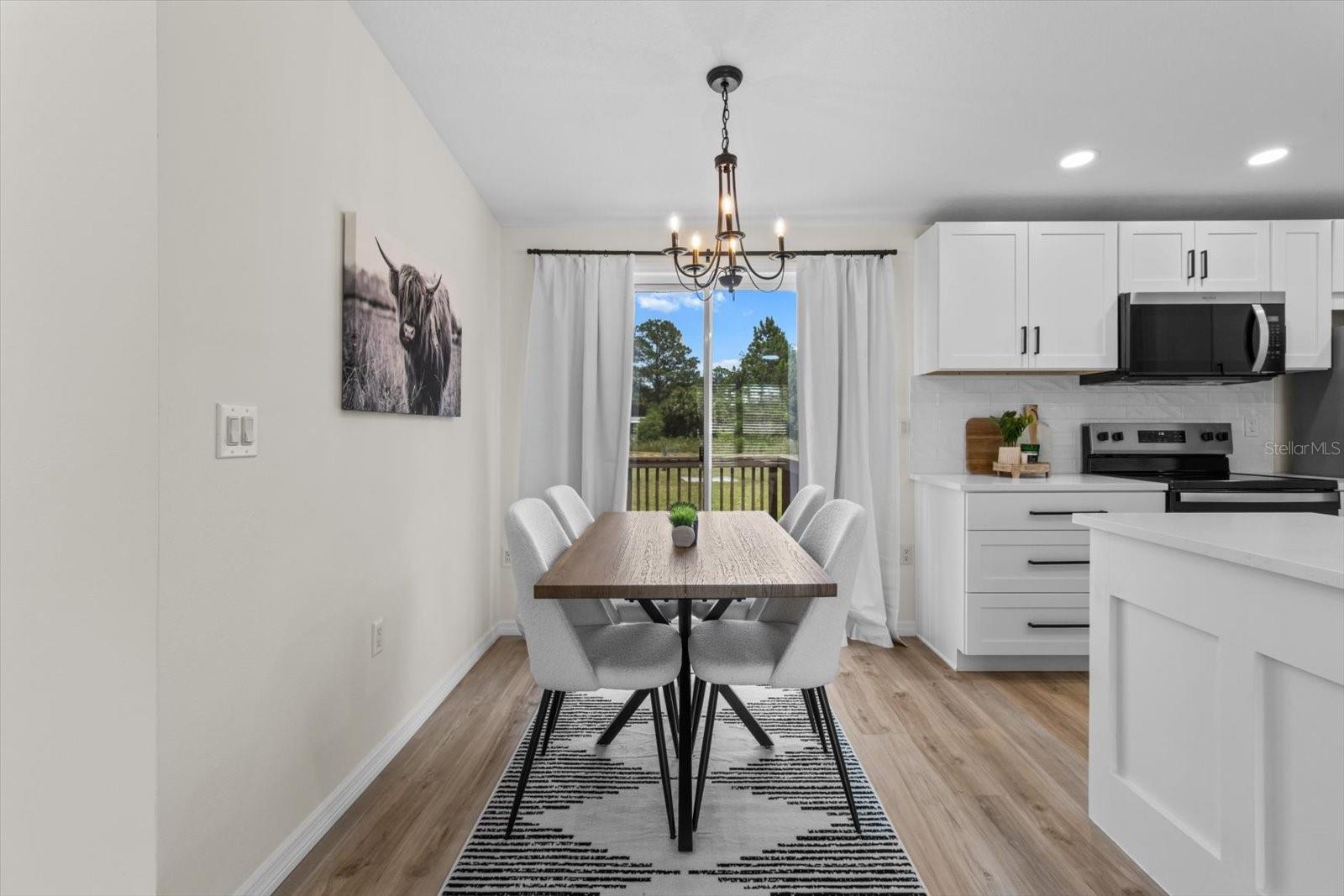 Listing photo id 17 for 4319 Elm Drive