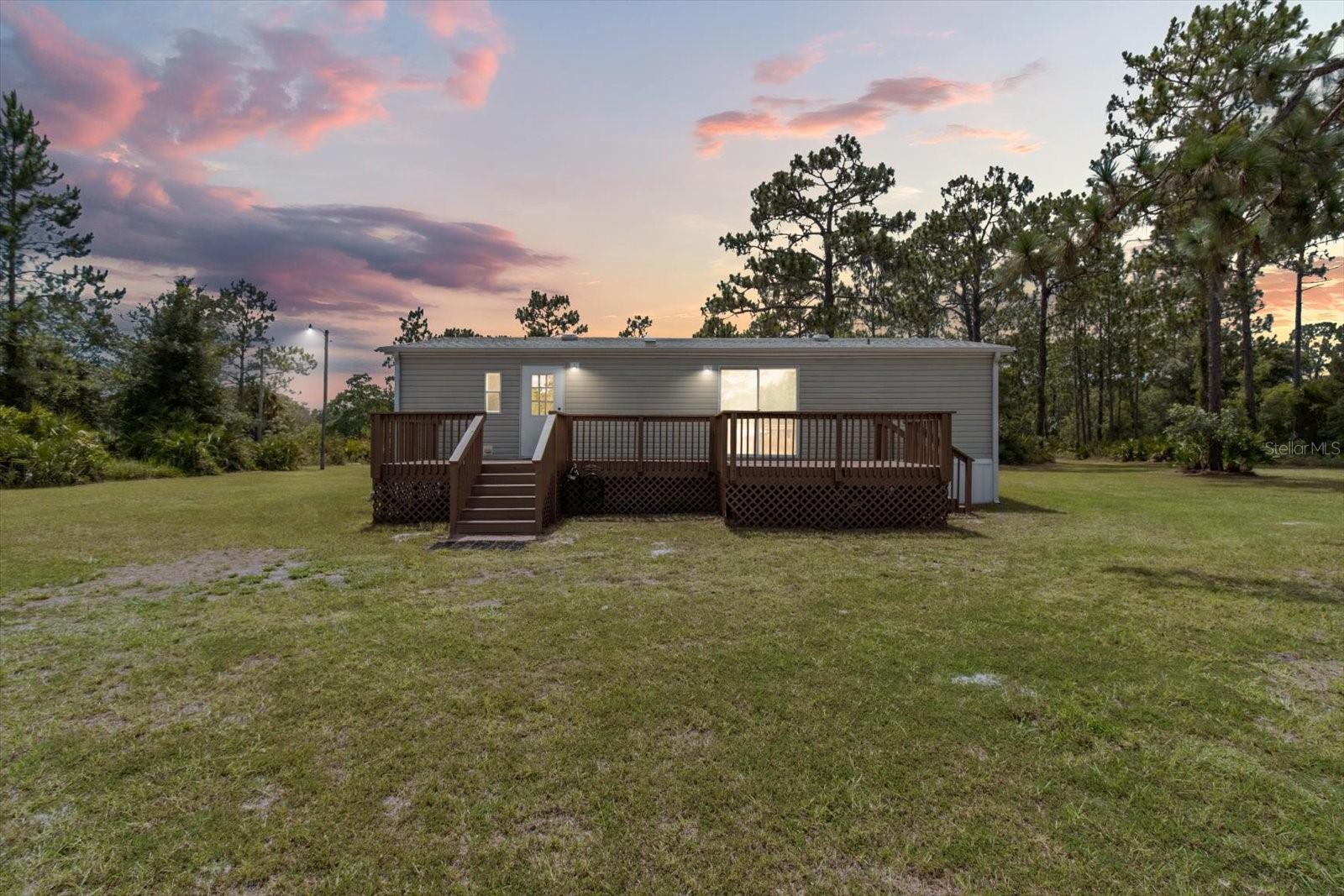 Listing photo id 0 for 4319 Elm Drive