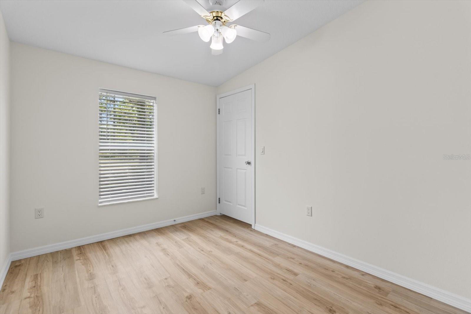 Listing photo id 21 for 4319 Elm Drive