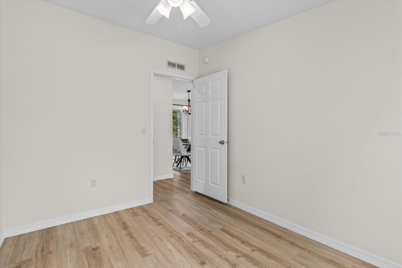 Listing photo id 22 for 4319 Elm Drive