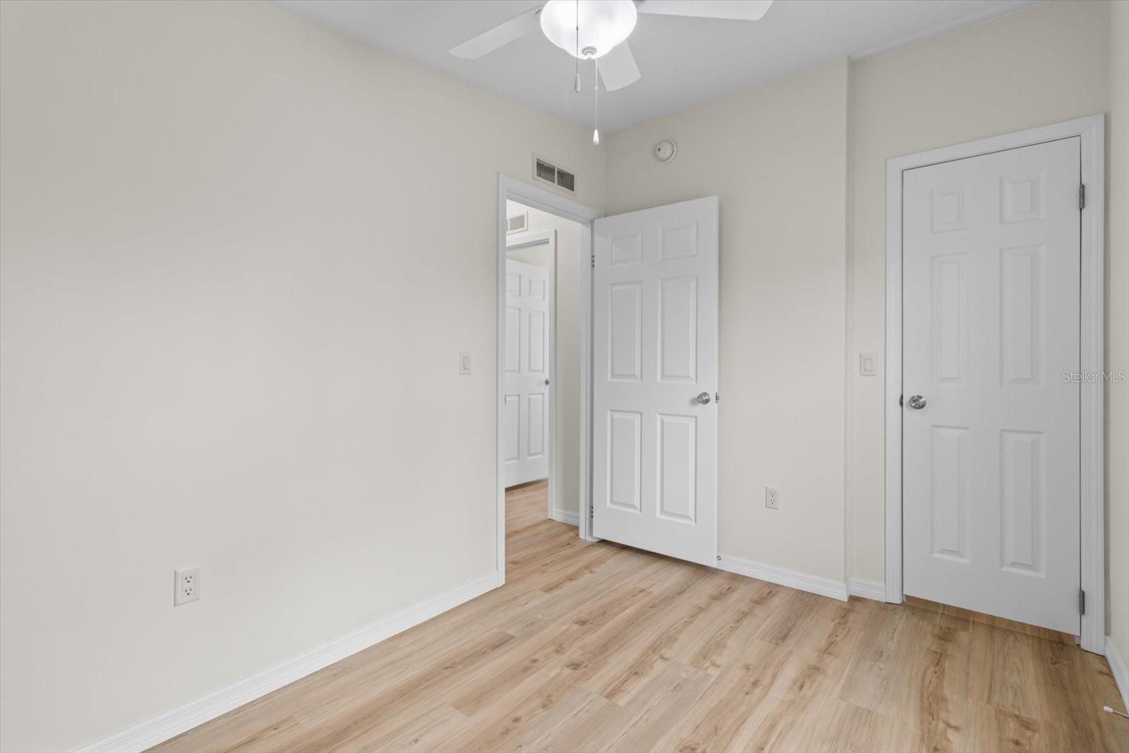 Listing photo id 25 for 4319 Elm Drive