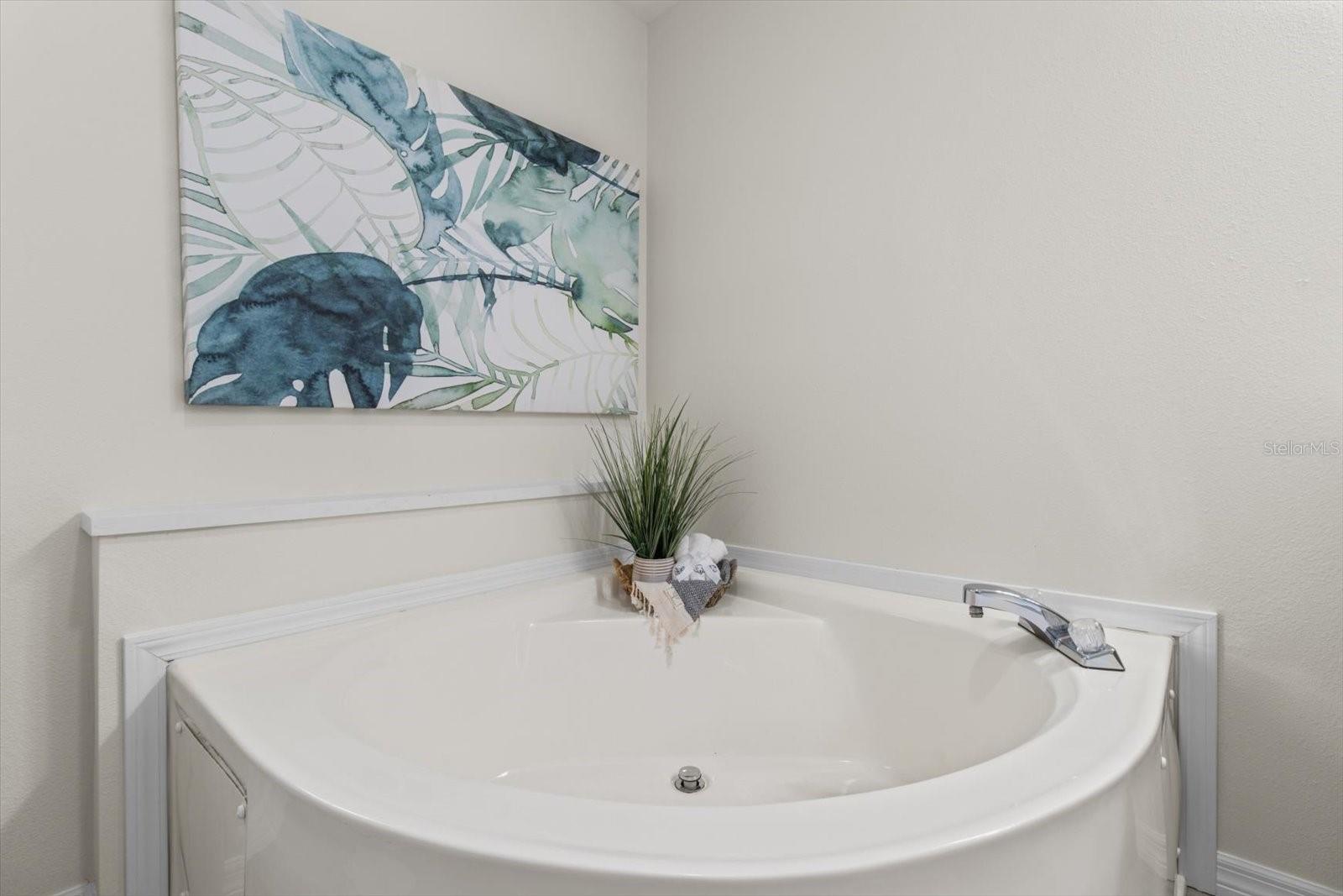 Listing photo id 32 for 4319 Elm Drive