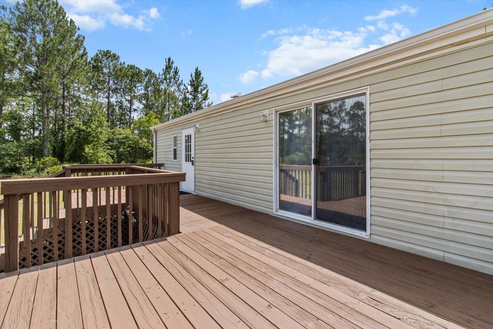 Listing photo id 37 for 4319 Elm Drive