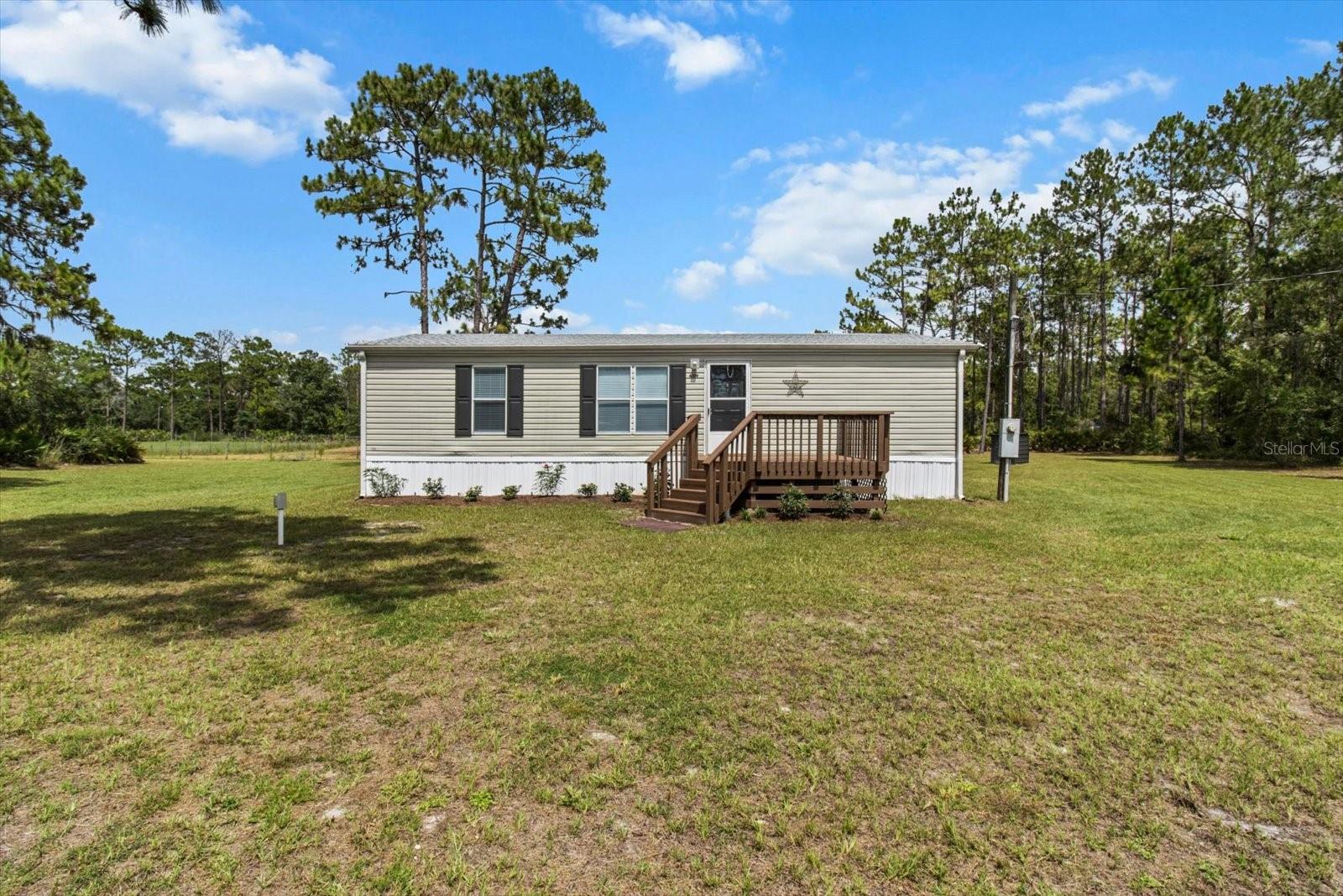 Listing photo id 2 for 4319 Elm Drive
