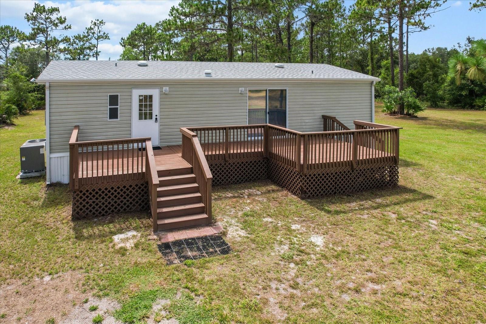 Listing photo id 41 for 4319 Elm Drive