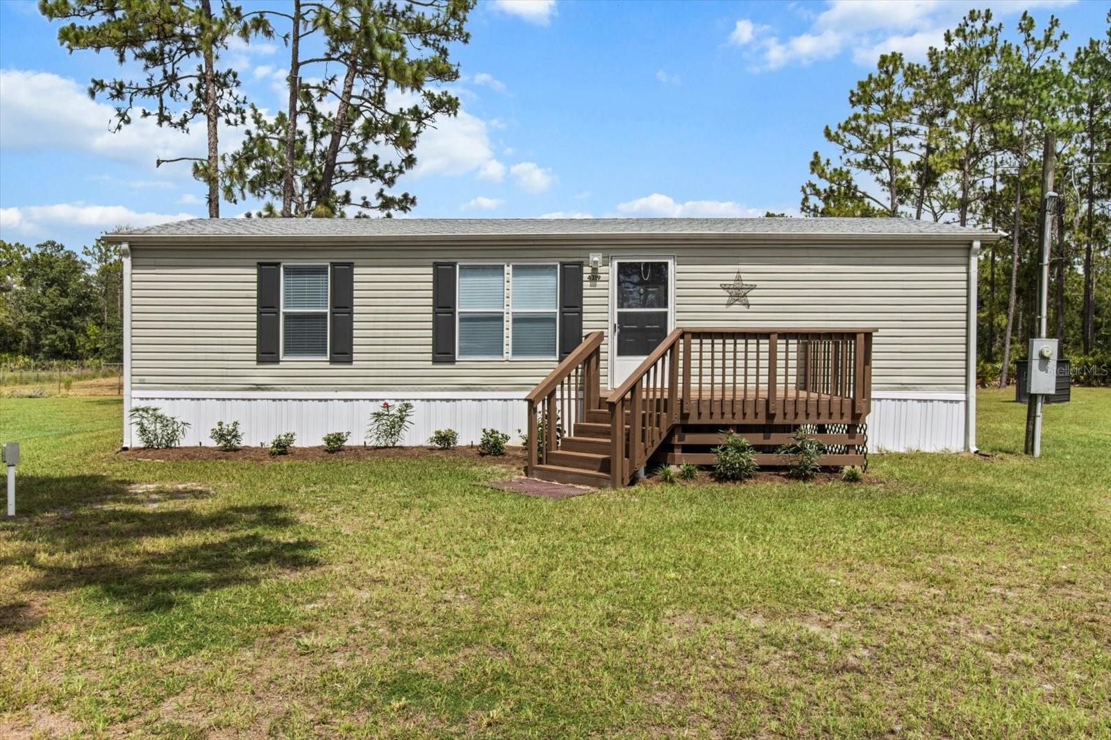 Listing photo id 3 for 4319 Elm Drive