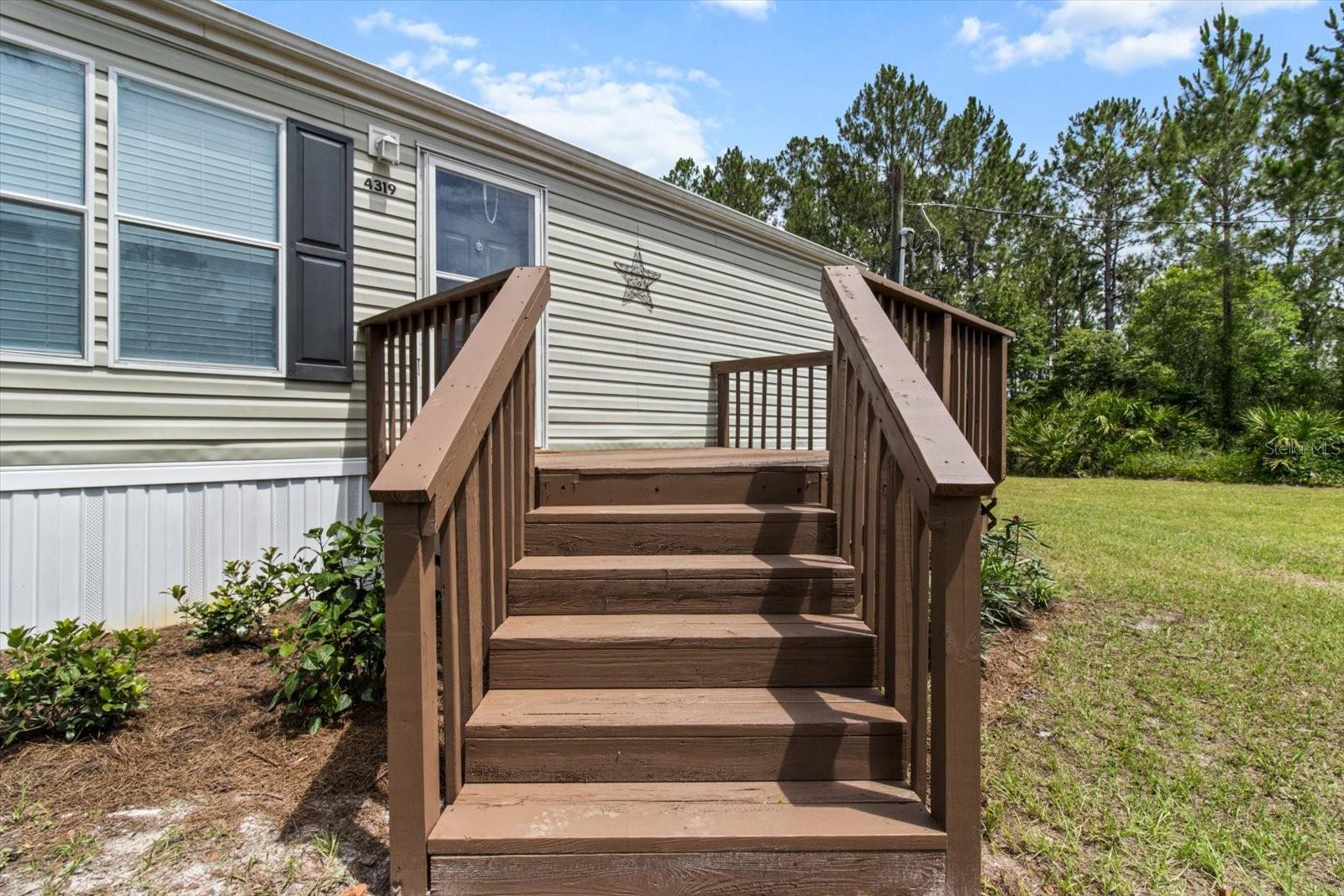 Listing photo id 4 for 4319 Elm Drive