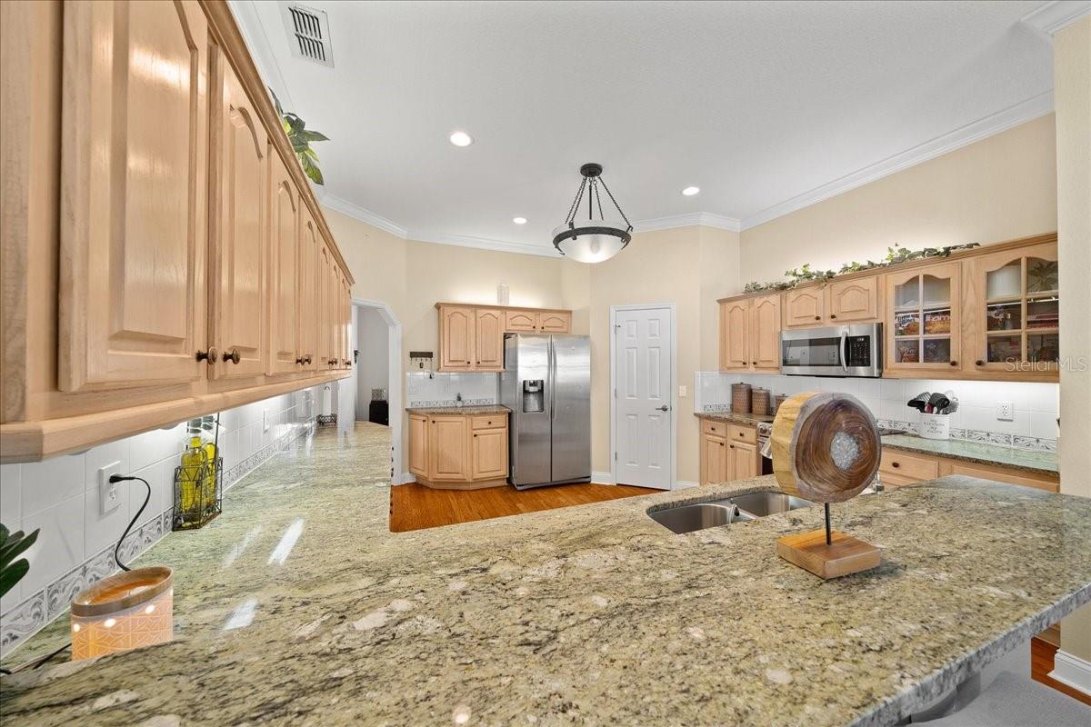Image 11 of 51 For 645 48th Lane