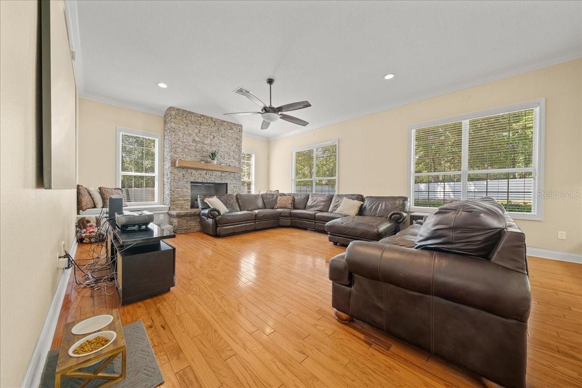 Image 43 of 51 For 645 48th Lane