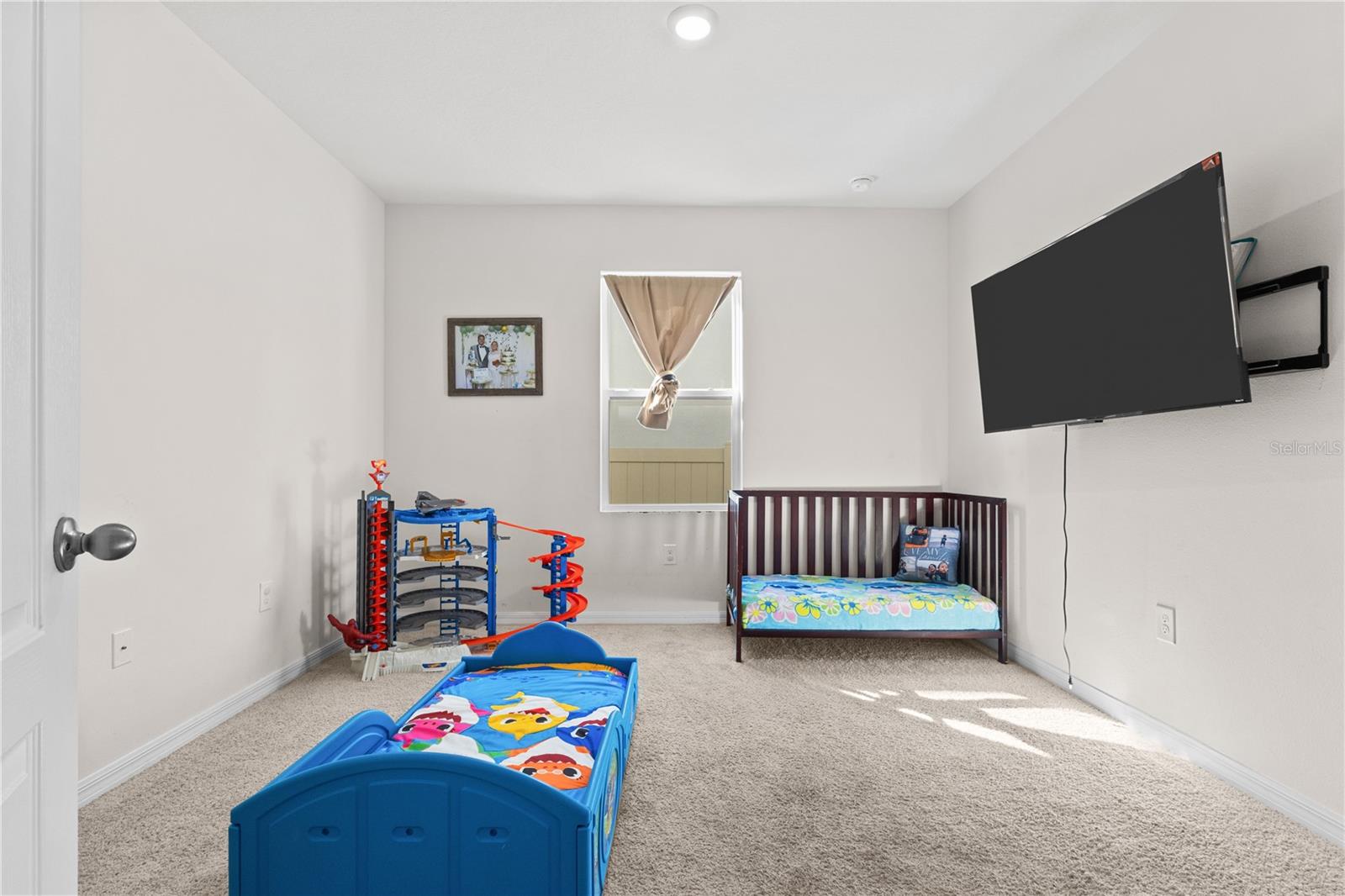 Image 21 of 37 For 547 Tanaro Lane