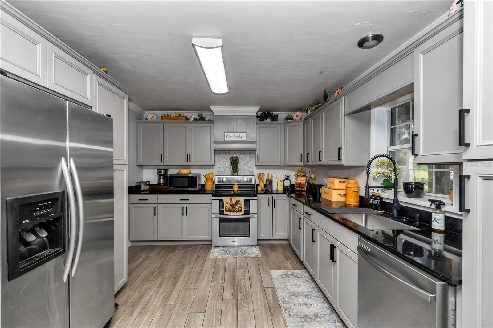 Listing photo id 17 for 11151 30th Street